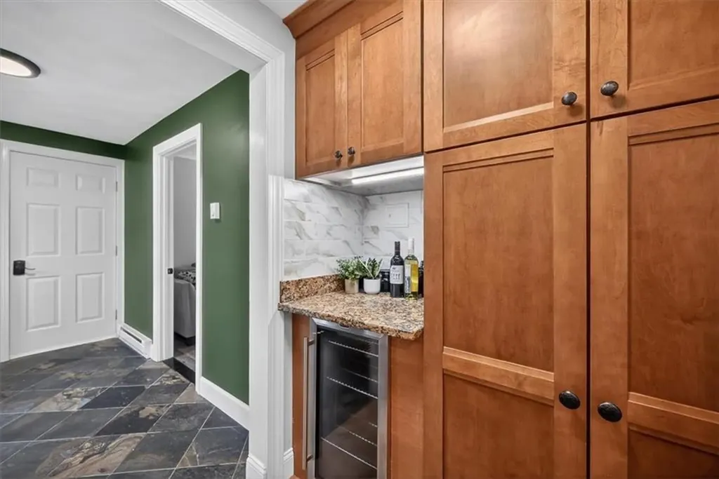 3 Set-n-sun Drive Scituate RI 02831