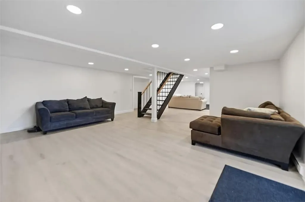 3 Set-n-sun Drive Scituate RI 02831