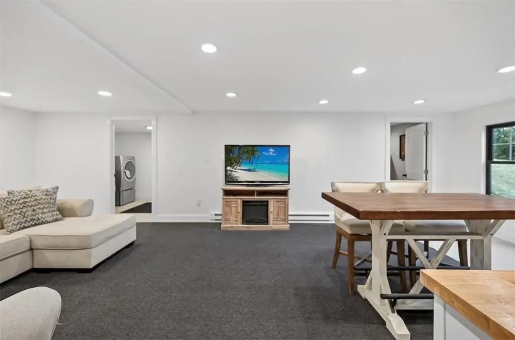 3 Set-n-sun Drive Scituate RI 02831