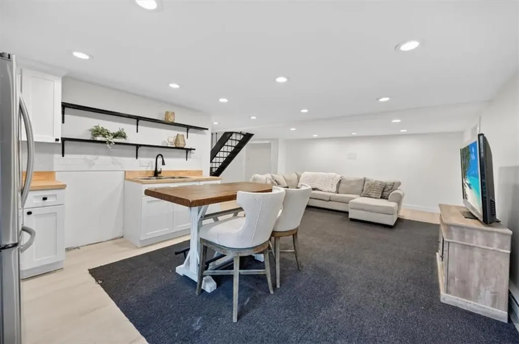 3 Set-n-sun Drive Scituate RI 02831