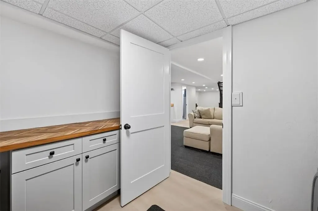 3 Set-n-sun Drive Scituate RI 02831