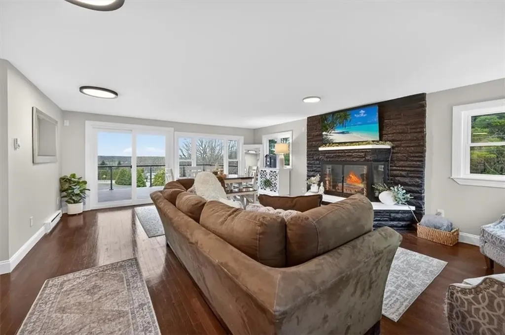 3 Set-n-sun Drive Scituate RI 02831