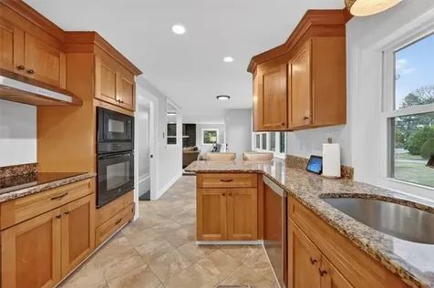 3 Set-n-sun Drive Scituate RI 02831