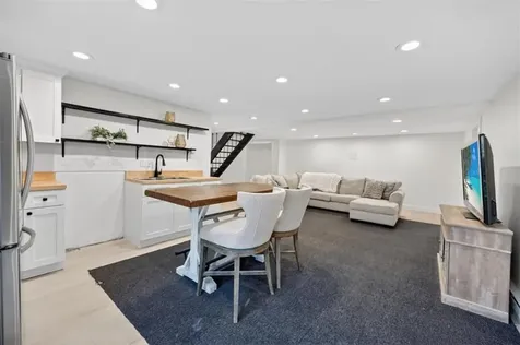 3 Set-n-sun Drive Scituate RI 02831