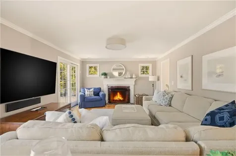 105 Lilac Lane Portsmouth RI 02871