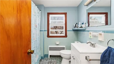 77 Minto Street Providence RI 02908