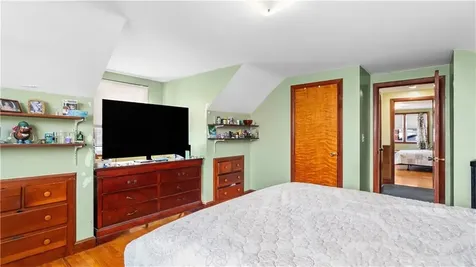 77 Minto Street Providence RI 02908