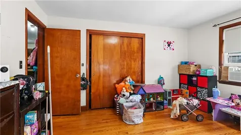 77 Minto Street Providence RI 02908