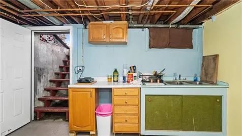 77 Minto Street Providence RI 02908