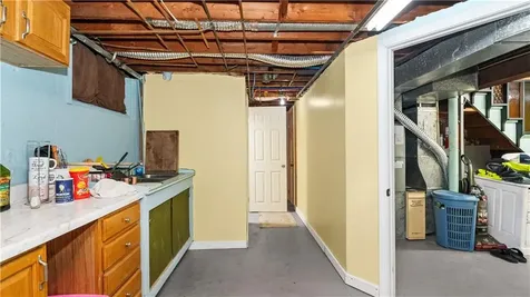 77 Minto Street Providence RI 02908