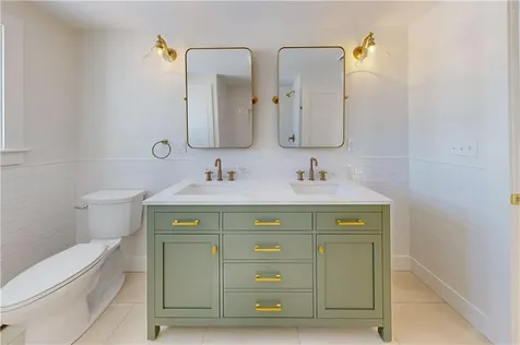 3211 Main Road Tiverton RI 02878