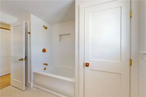 3211 Main Road Tiverton RI 02878