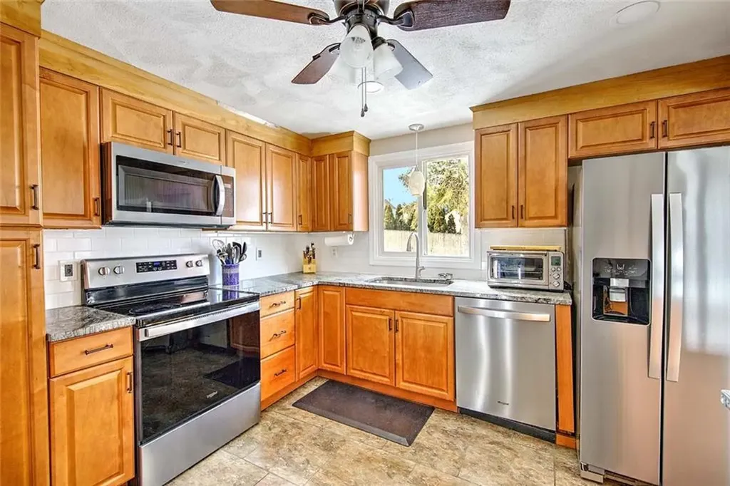 8 Surrey Lane West Warwick RI 02893