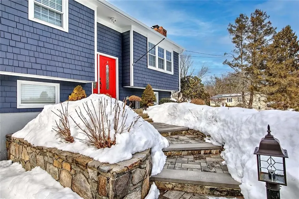 8 Surrey Lane West Warwick RI 02893