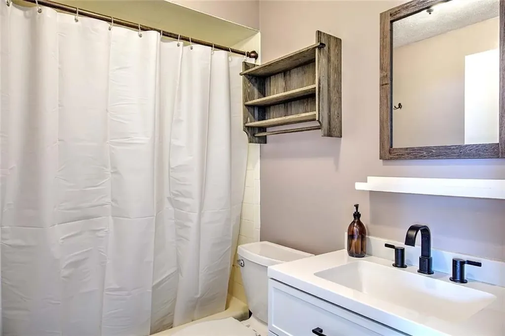 8 Surrey Lane West Warwick RI 02893