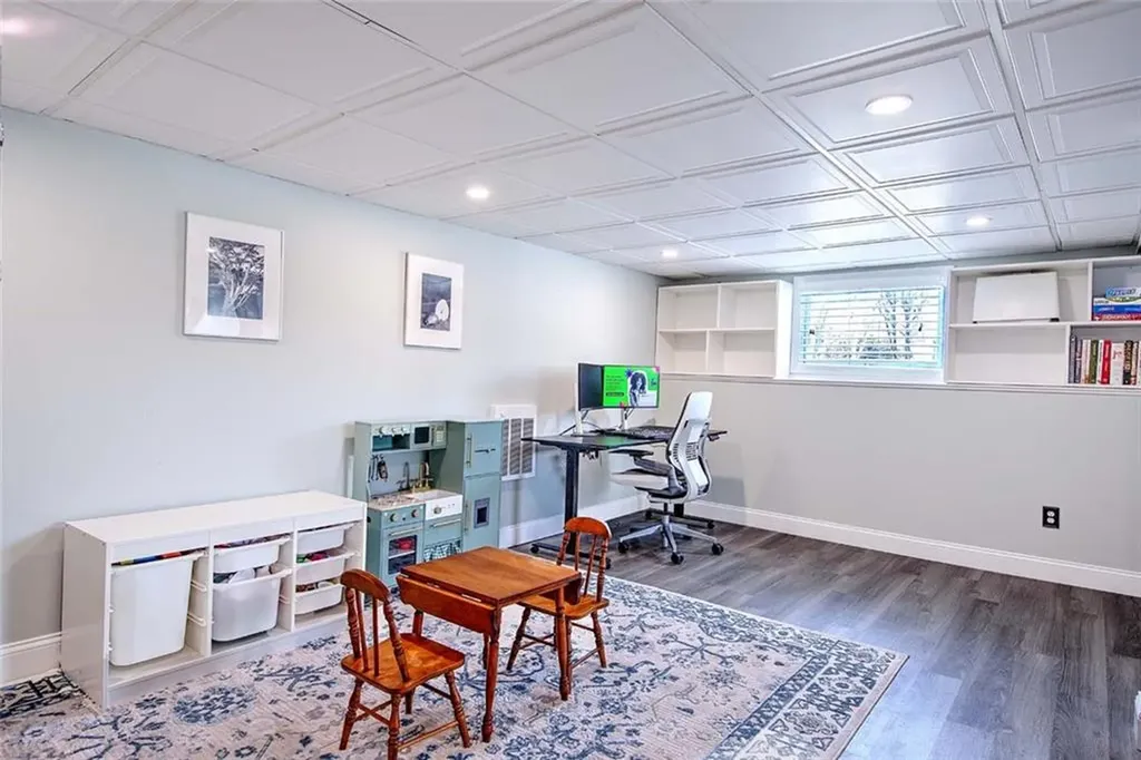 8 Surrey Lane West Warwick RI 02893