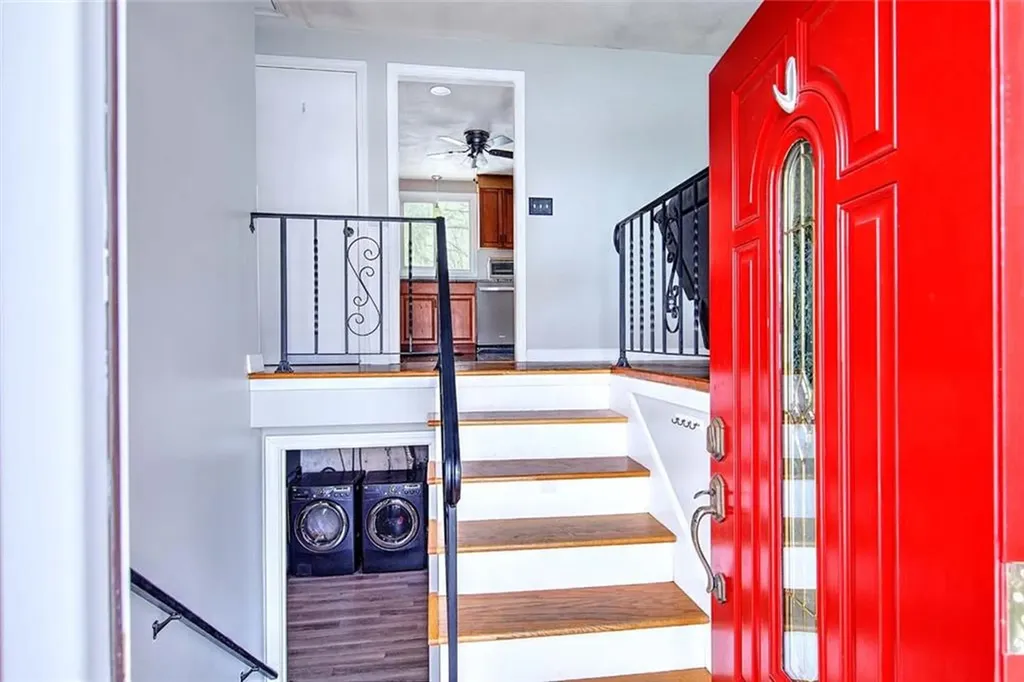 8 Surrey Lane West Warwick RI 02893