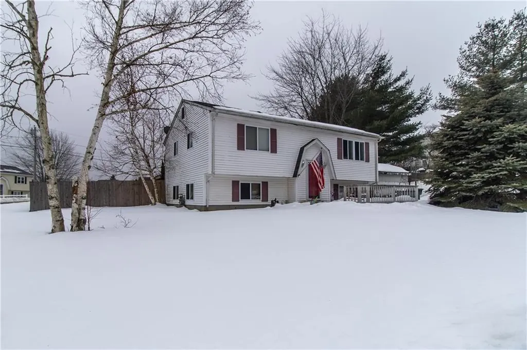 2 Kings Forest Lane West Warwick RI 02893