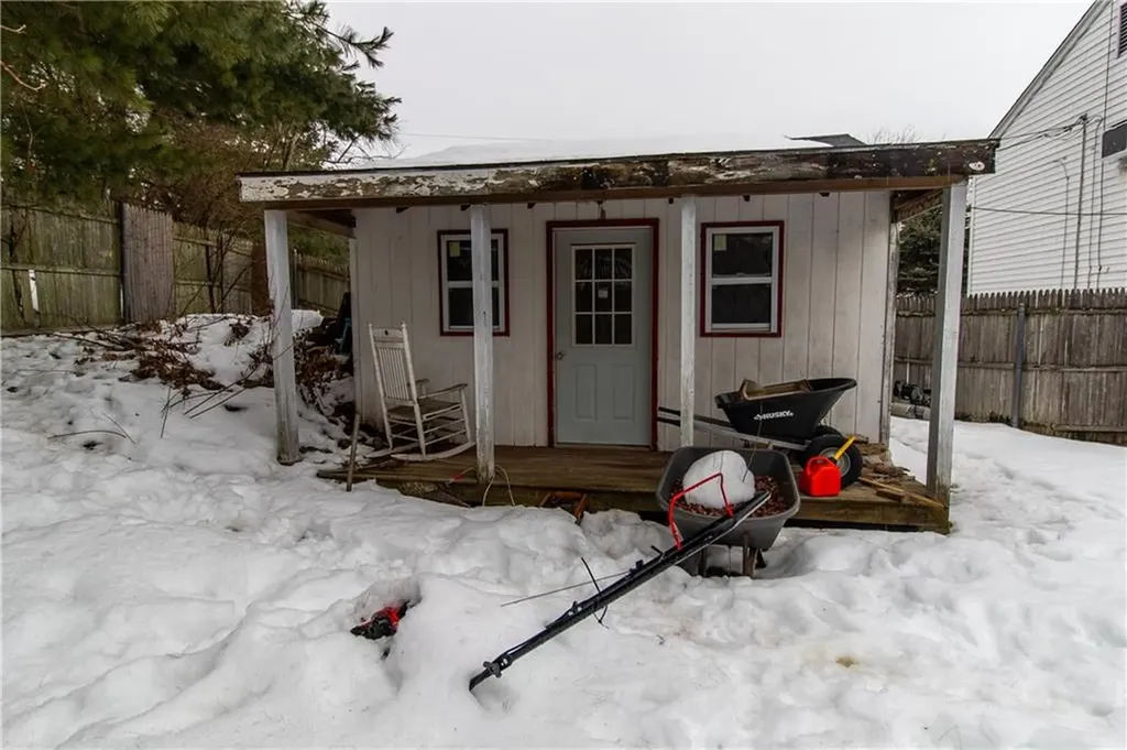 2 Kings Forest Lane West Warwick RI 02893