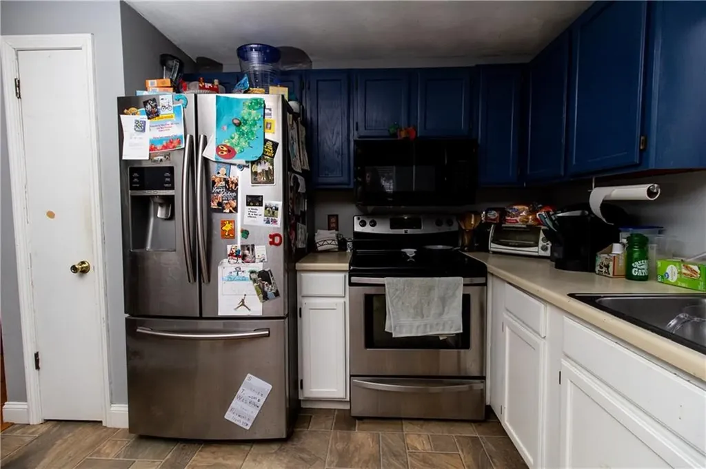 2 Kings Forest Lane West Warwick RI 02893