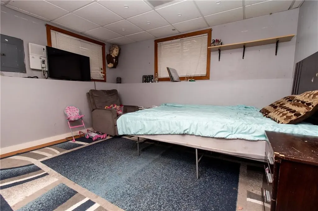 2 Kings Forest Lane West Warwick RI 02893