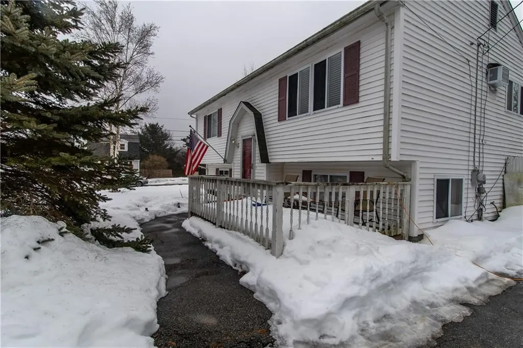 2 Kings Forest Lane West Warwick RI 02893