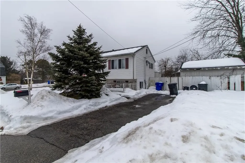 2 Kings Forest Lane West Warwick RI 02893