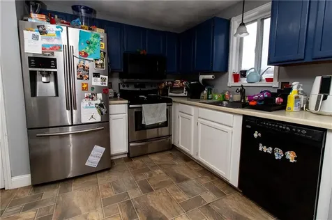 2 Kings Forest Lane West Warwick RI 02893