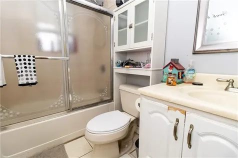 2 Kings Forest Lane West Warwick RI 02893