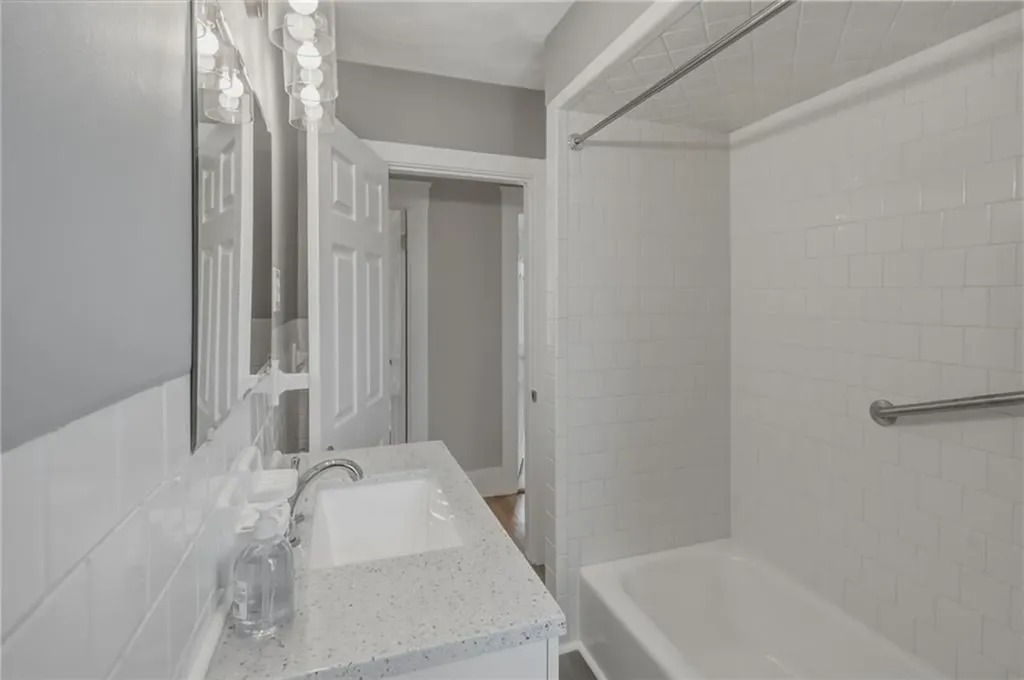 37 West Street West Warwick RI 02893