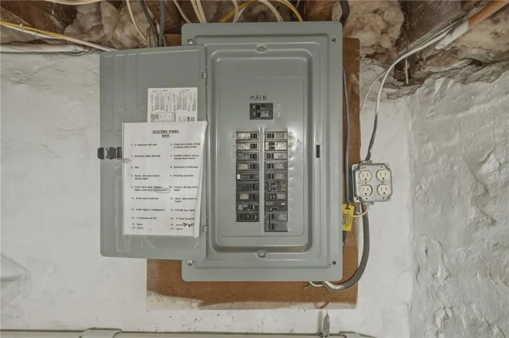 37 West Street West Warwick RI 02893