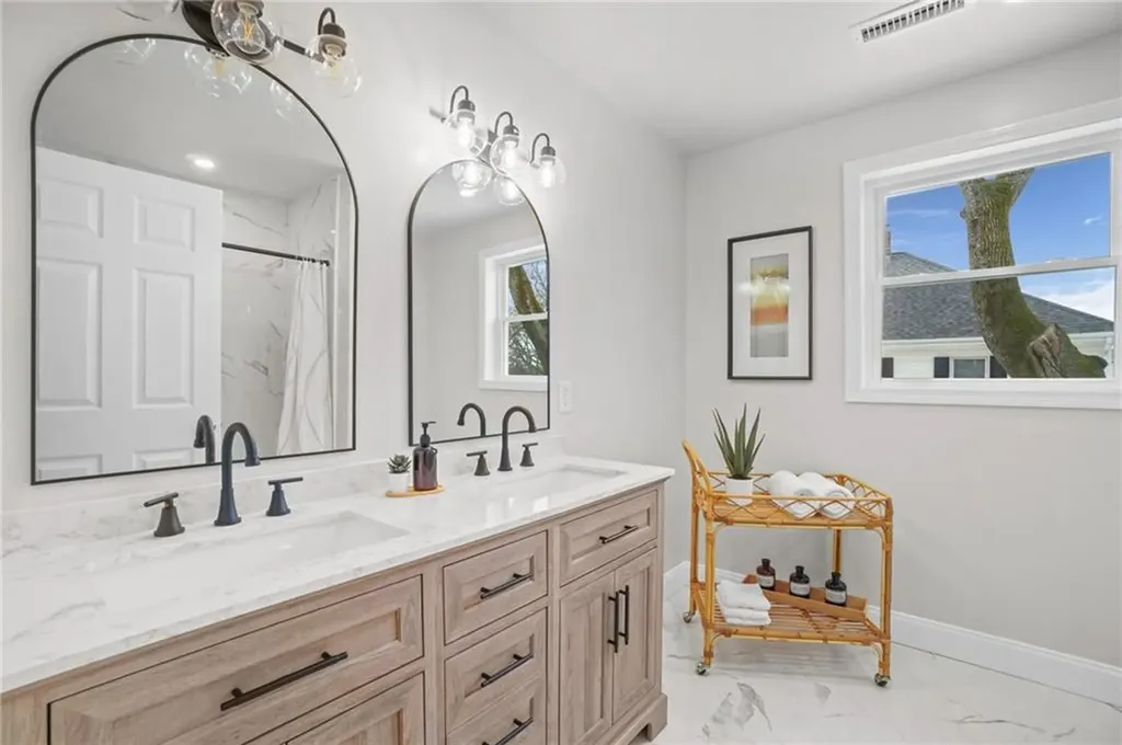 354 Jastram Street Providence RI 02908