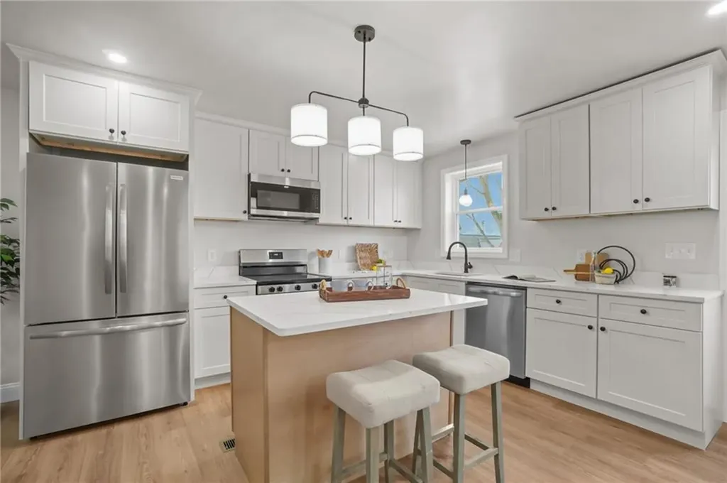 354 Jastram Street Providence RI 02908