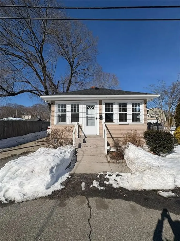 39 Mawney Avenue Warwick RI 02889