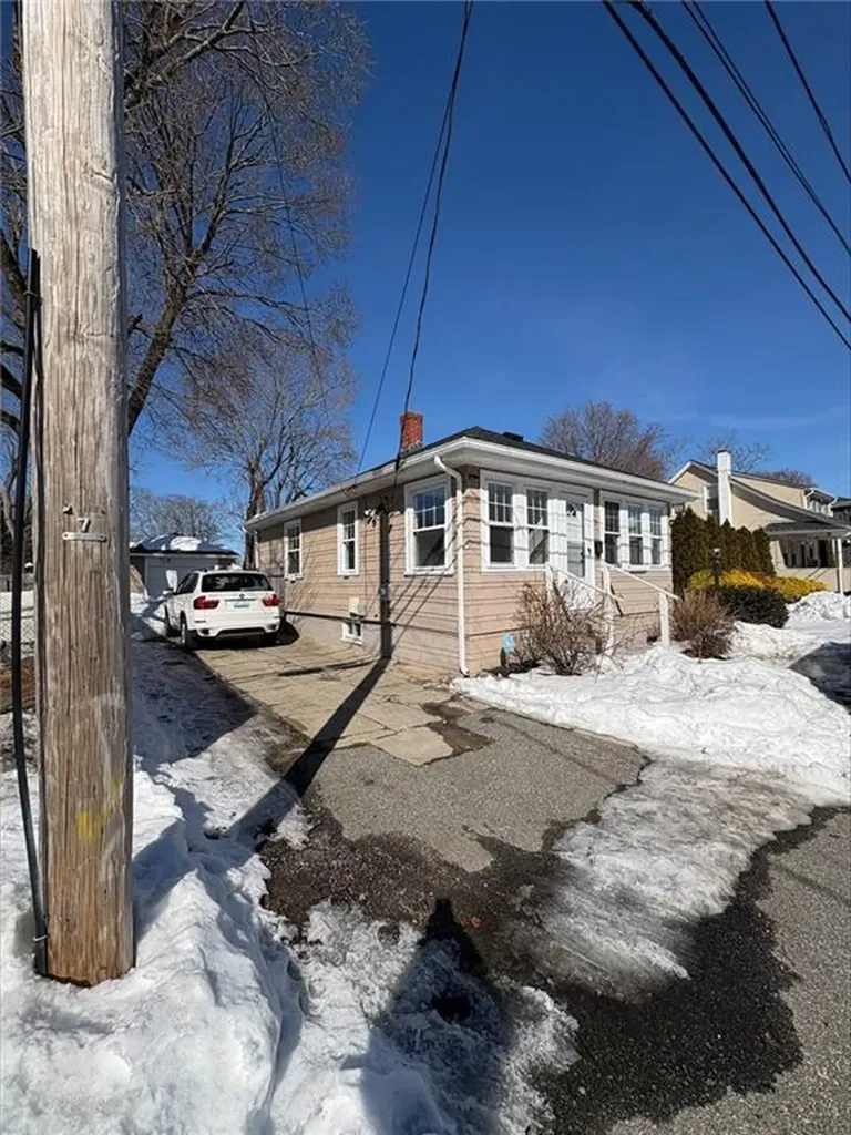 39 Mawney Avenue Warwick RI 02889