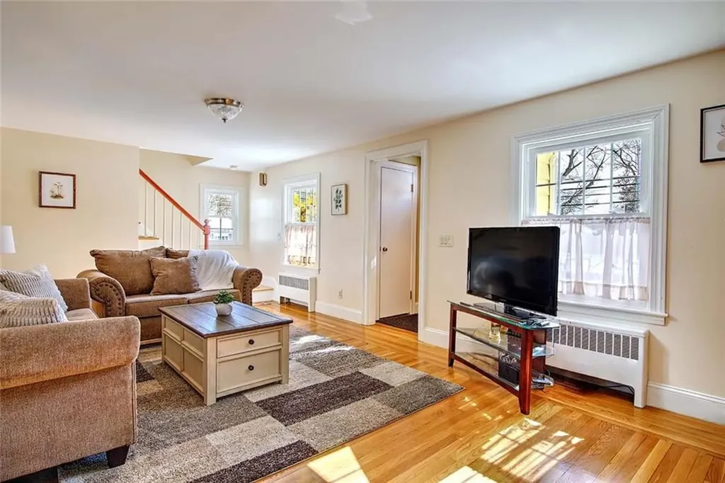 1 Massasoit Avenue Barrington RI 02806