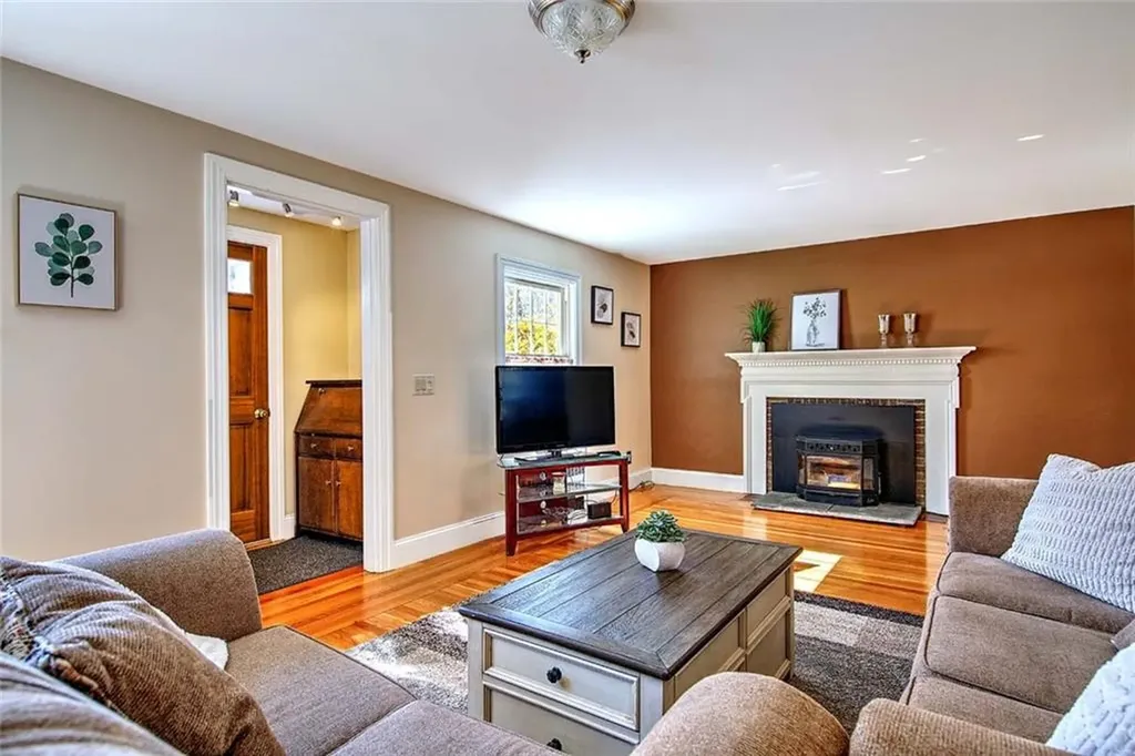 1 Massasoit Avenue Barrington RI 02806