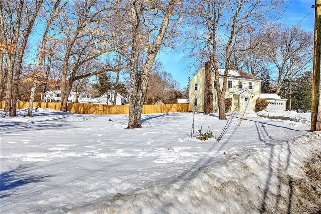 1 Massasoit Avenue Barrington RI 02806