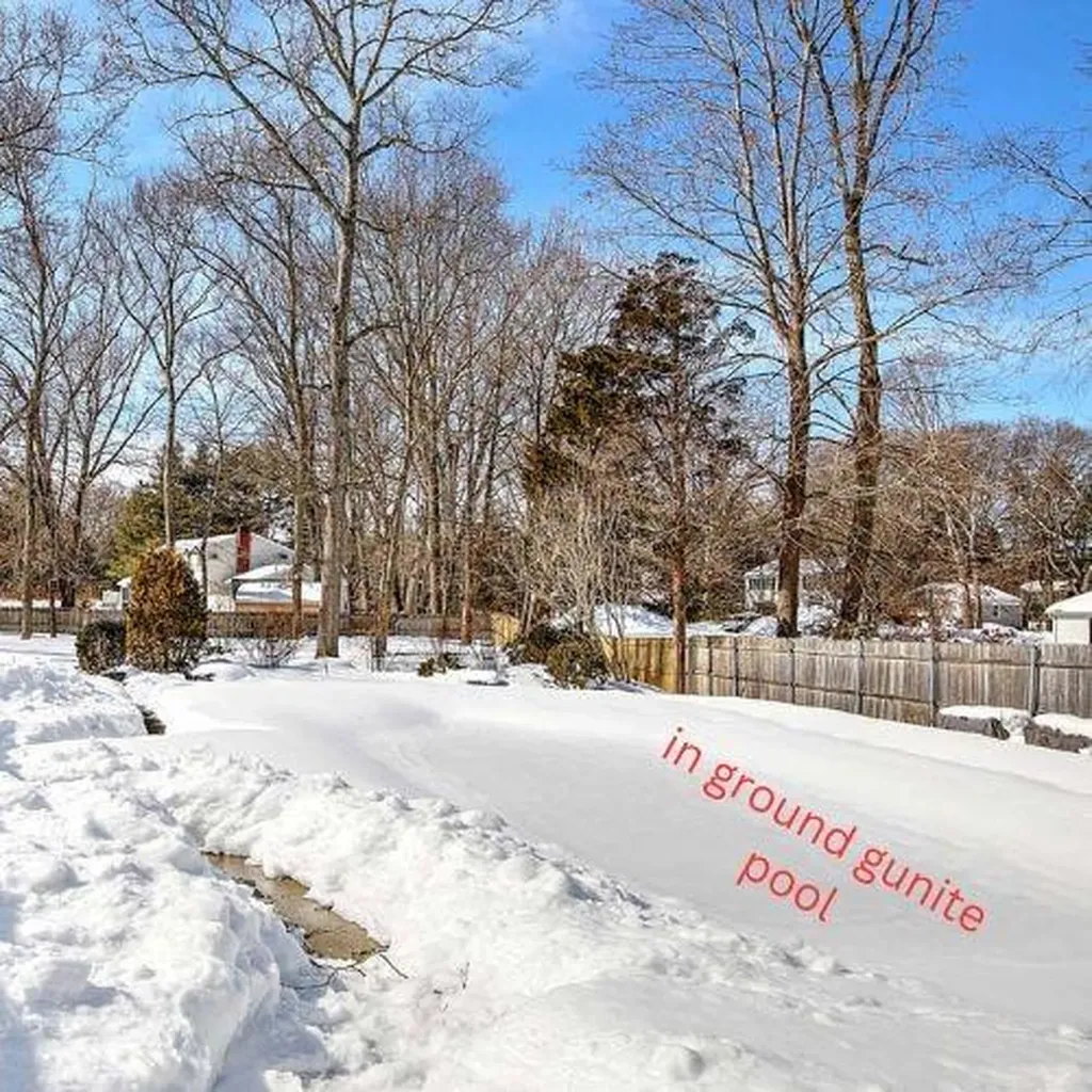 1 Massasoit Avenue Barrington RI 02806