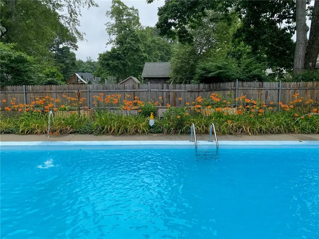 1 Massasoit Avenue Barrington RI 02806