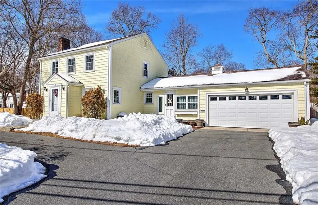 1 Massasoit Avenue Barrington RI 02806