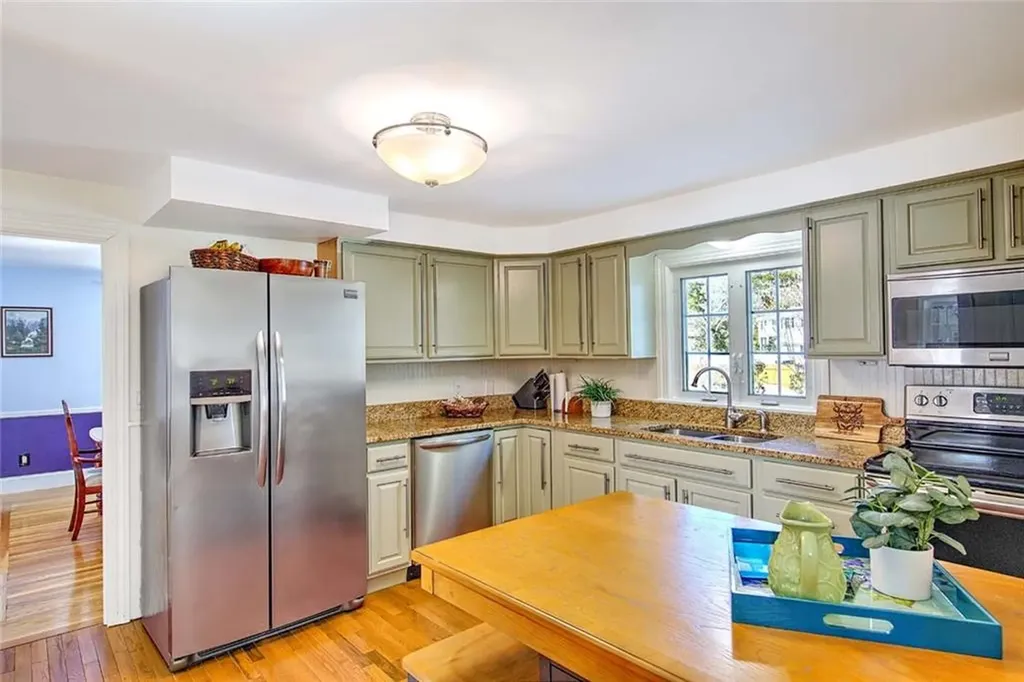 1 Massasoit Avenue Barrington RI 02806