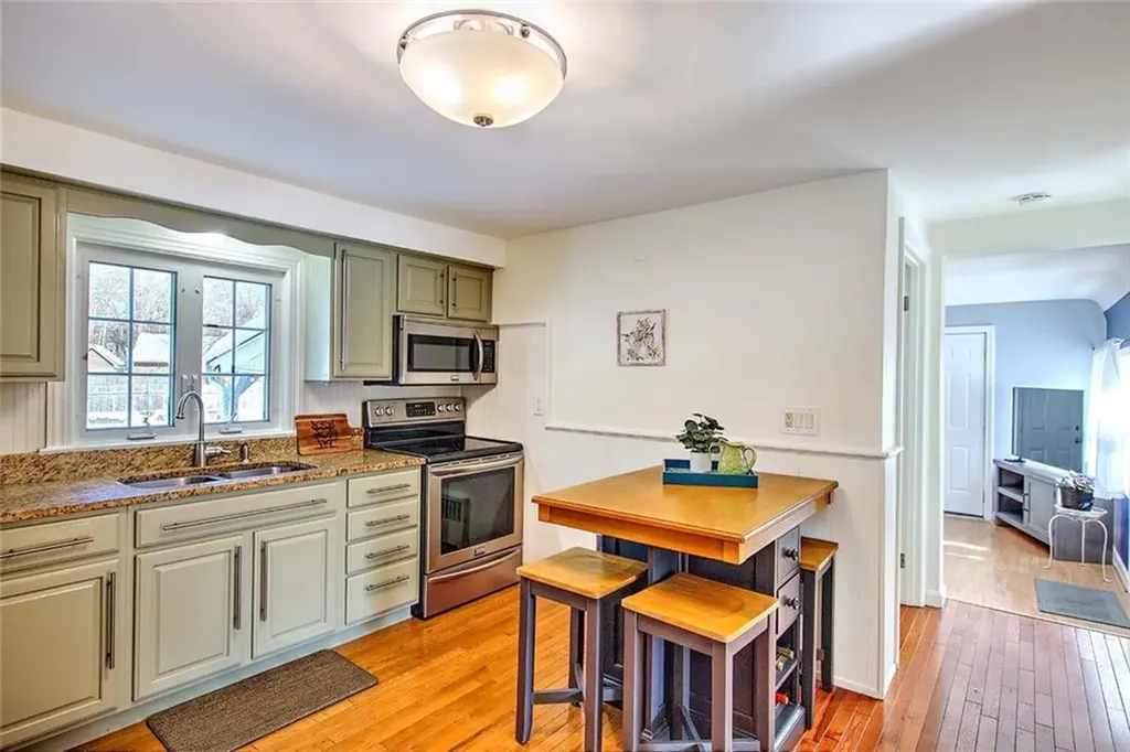 1 Massasoit Avenue Barrington RI 02806