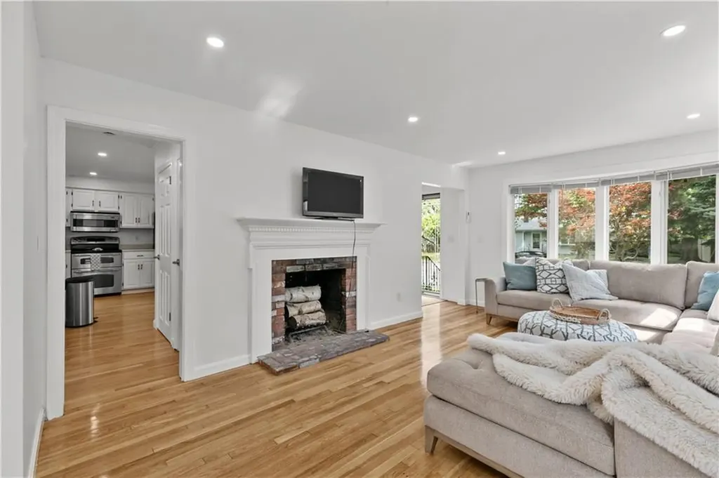 12 Granada Terrace Middletown RI 02842