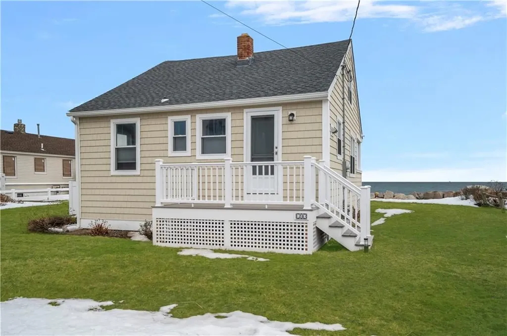 28 Glenwood Avenue Narragansett RI 02882