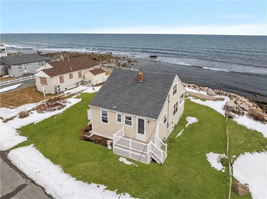 28 Glenwood Avenue Narragansett RI 02882