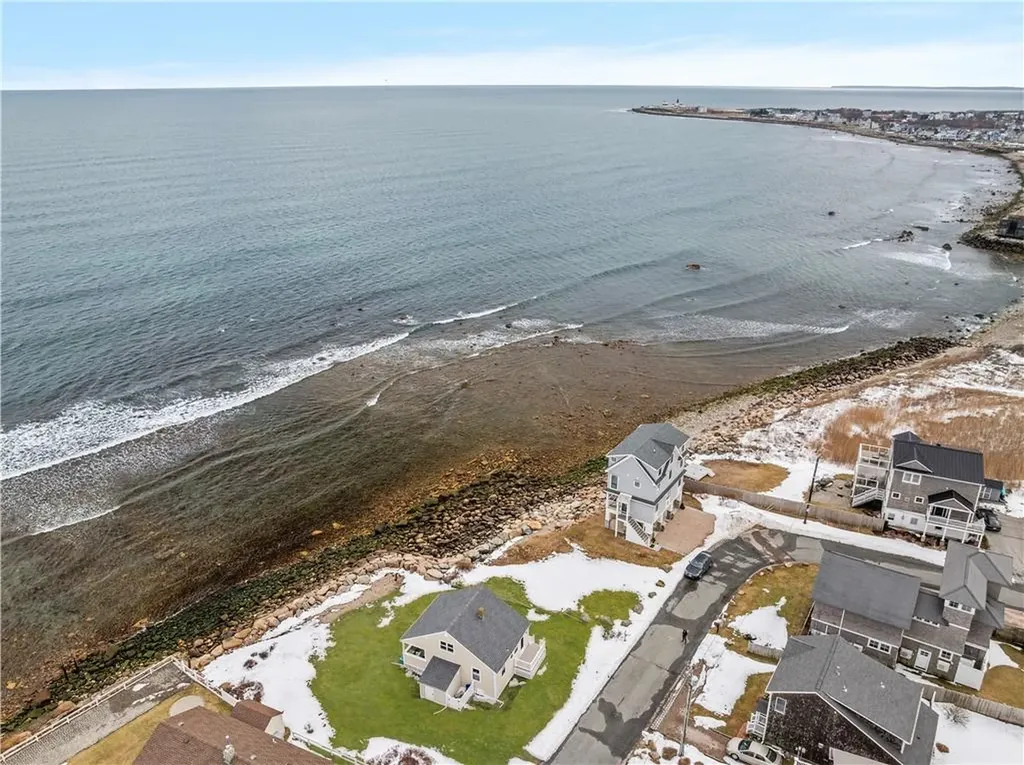28 Glenwood Avenue Narragansett RI 02882