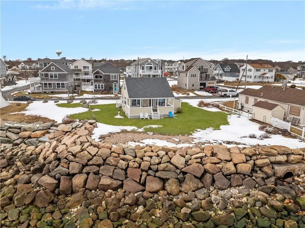 28 Glenwood Avenue Narragansett RI 02882