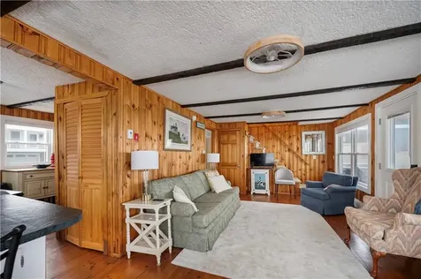 28 Glenwood Avenue Narragansett RI 02882