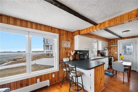 28 Glenwood Avenue Narragansett RI 02882